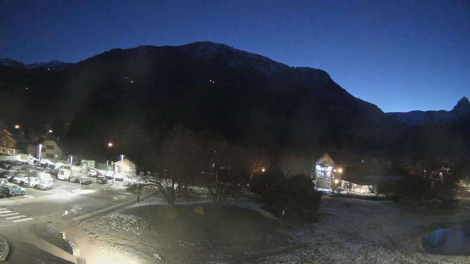 Webcam au niveau de la mairie du village du Bourg d'Oisans, aux pieds de l'Alpe d'Huez et aux portes du parc des Écrins