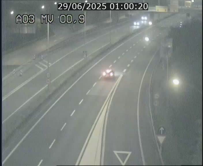 Traffic live webcam Luxembourg Croix de Gasperich - A3 - BK 0.4 - direction Luxembourg