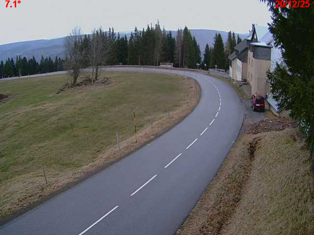 Webcam en haut du col du Ballon d'Alsace sur la D465 à 1075 mètres d'altitude dans les Vosges