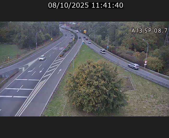 Traffic live webcam Luxembourg Jonction Lankelz - A13 direction Pétange - BK 8.7 