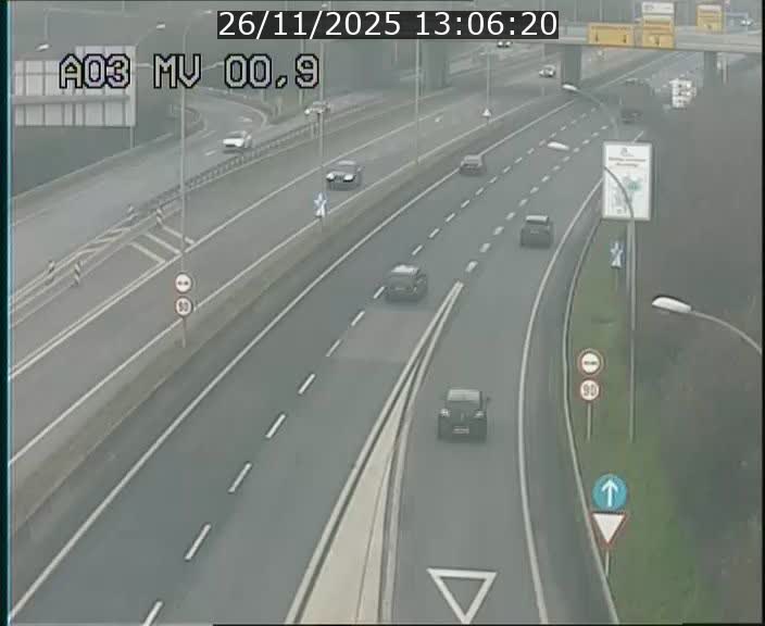 Traffic live webcam Luxembourg Croix de Gasperich - A3 - BK 0.4 - direction Luxembourg