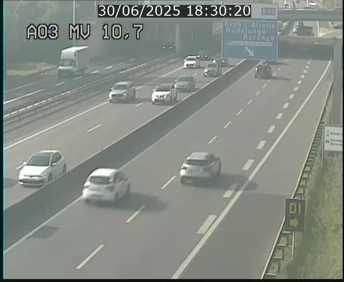 Traffic live webcam Luxembourg Croix de Bettembourg - A3 - BK 10.7 - direction France