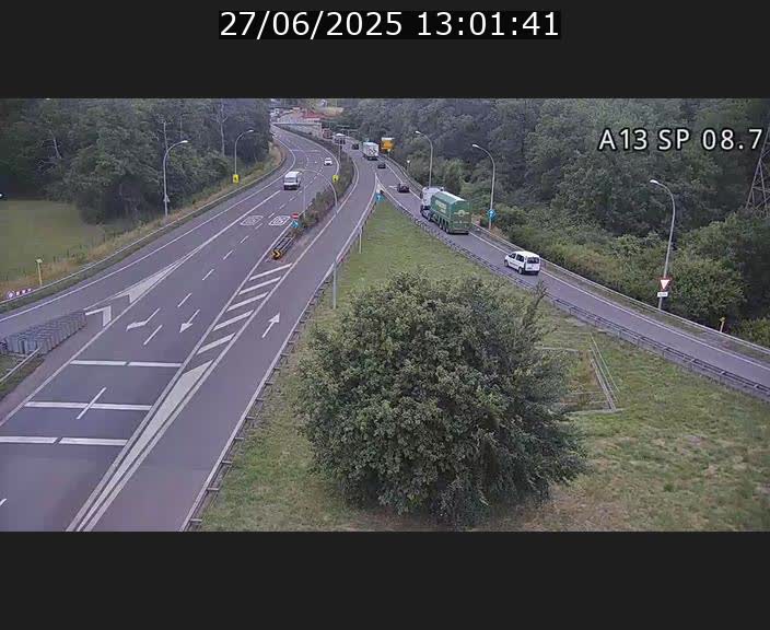 Traffic live webcam Luxembourg Jonction Lankelz - A13 direction Pétange - BK 8.7 