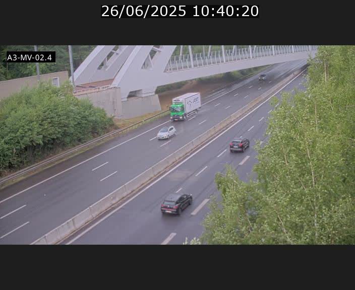 Webcam autoroute de la France (A3) au Luxembourg à Fentange, à proximité de la Croix de Gasperich. Vue orientée vers la Cloche d'Or