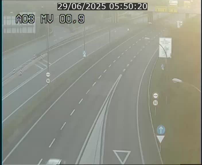 Traffic live webcam Luxembourg Croix de Gasperich - A3 - BK 0.4 - direction Luxembourg