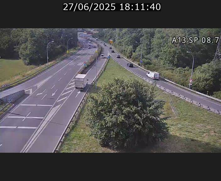 Traffic live webcam Luxembourg Jonction Lankelz - A13 direction Pétange - BK 8.7 