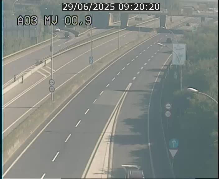 Traffic live webcam Luxembourg Croix de Gasperich - A3 - BK 0.4 - direction Luxembourg