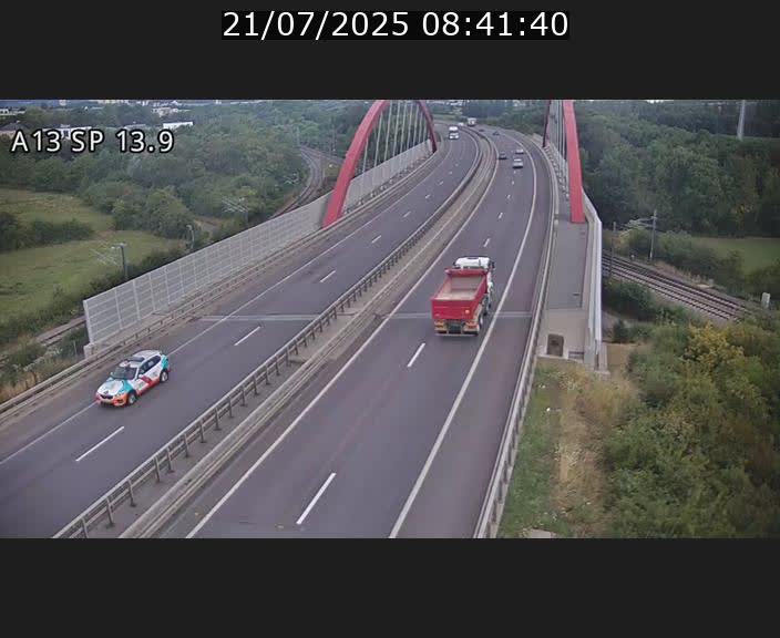 Traffic live webcam Luxembourg Kayl - A13 direction Esch-sur-Alzette/Luxembourg-ville - BK 13.9