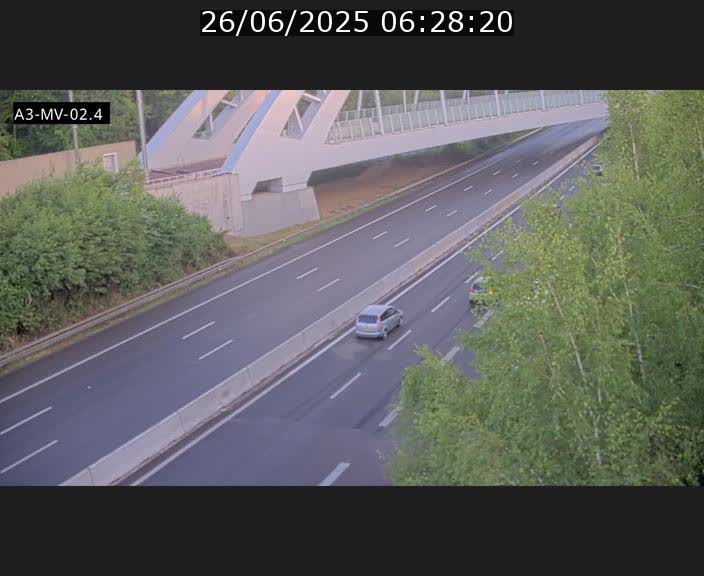 Webcam autoroute de la France (A3) au Luxembourg à Fentange, à proximité de la Croix de Gasperich. Vue orientée vers la Cloche d'Or