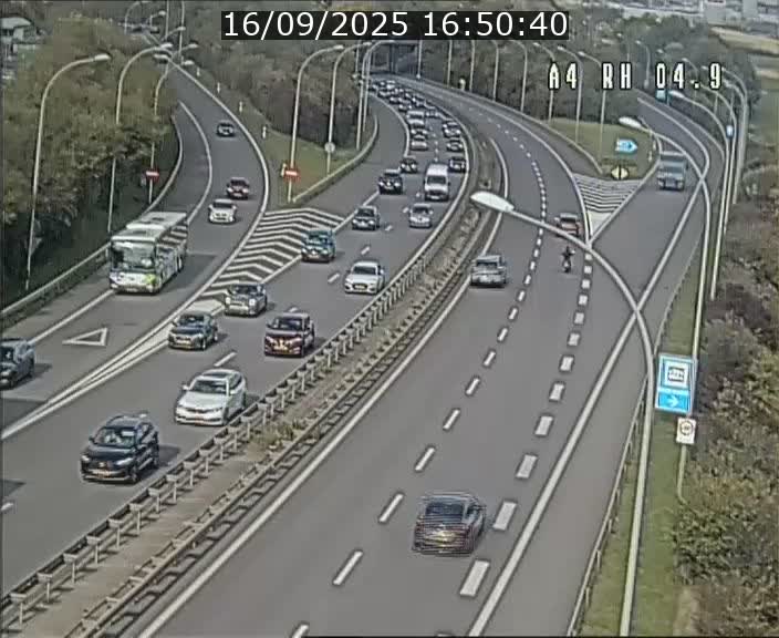 Traffic live webcam Luxembourg Leudelange - A4 - BK 4.9 - direction Luxembourg