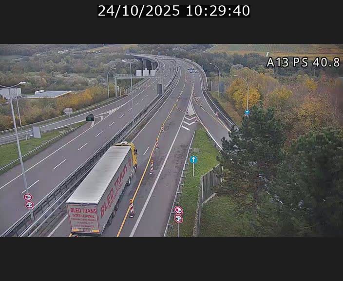 Webcam autoroute A13 à la sortie est du tunnel Markusbierg à Schengen. Vue sur le pont de la Moselle, vers l'Allemagne