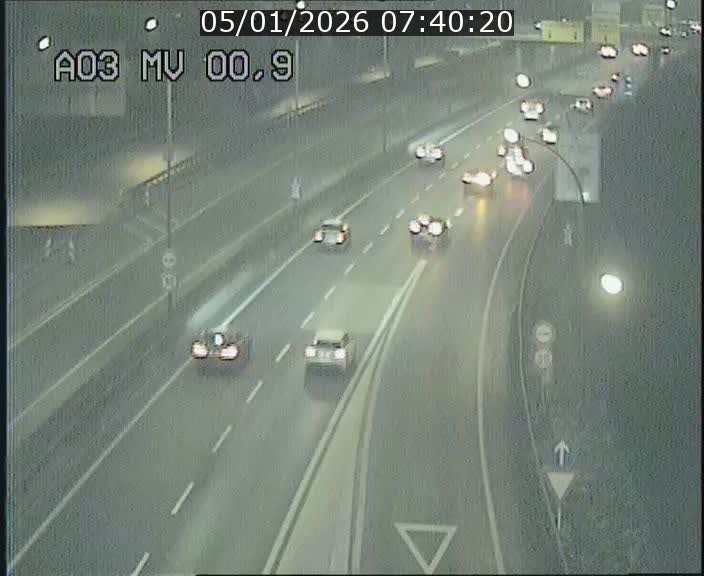 Traffic live webcam Luxembourg Croix de Gasperich - A3 - BK 0.4 - direction Luxembourg