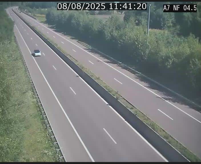 Caméra autoroute Luxembourg A7 - Passage à gibier Rëngelbour - direction Tunnel Grouft