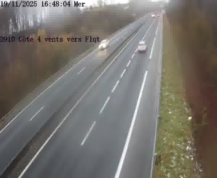 Webcam sur la D910 située dans la Côte des 4 vents. Vue orientée vers le haut de la côte, vers Faulquemont