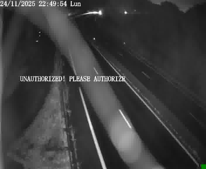 Webcam sur la D910 située dans la Côte des 4 vents. Vue orientée vers le bas, vers Saint-Avold.