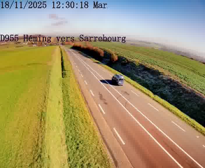 Caméra routière située sur D955 (France) à Heming, orientée vers Sarrebourg, surveillant en continu la circulation locale et régionale.