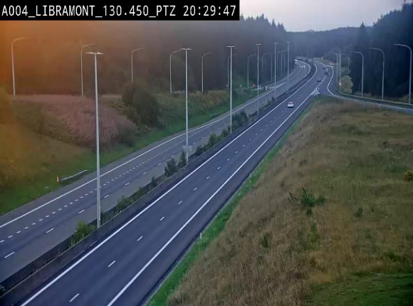 Webcam E411 à hauteur de la sortie 25 de Libramont menant vers Bouillon, Sedan et Reims via la N89. Vue orientée vers Bruxelles