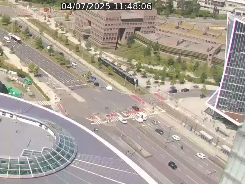 Webcam sur l'avenue John Fitzgerald Kennedy (N51) avec vue sur le Pont rouge (Pont Grande Duchesse Charlotte), l'arrêt Pfaffenthal et l'entrée du quartier Kirchberg
