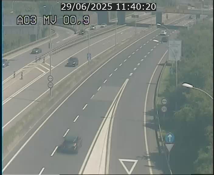 Traffic live webcam Luxembourg Croix de Gasperich - A3 - BK 0.4 - direction Luxembourg
