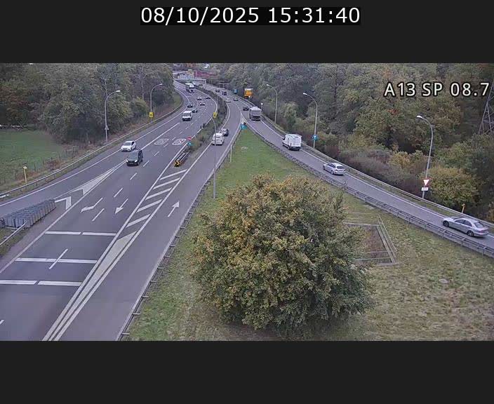 Traffic live webcam Luxembourg Jonction Lankelz - A13 direction Pétange - BK 8.7 