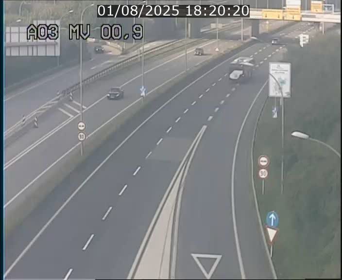 Traffic live webcam Luxembourg Croix de Gasperich - A3 - BK 0.4 - direction Luxembourg