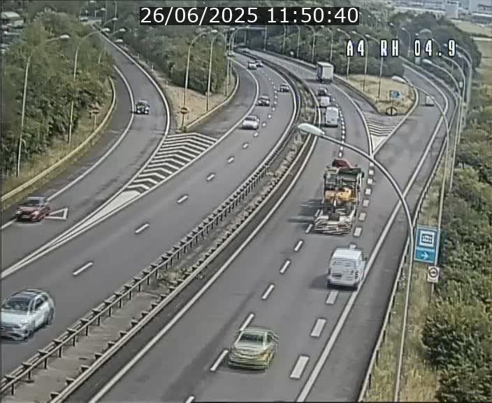 Traffic live webcam Luxembourg Leudelange - A4 - BK 4.9 - direction Luxembourg