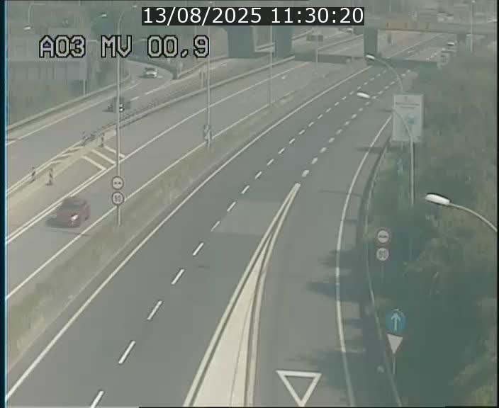 Traffic live webcam Luxembourg Croix de Gasperich - A3 - BK 0.4 - direction Luxembourg