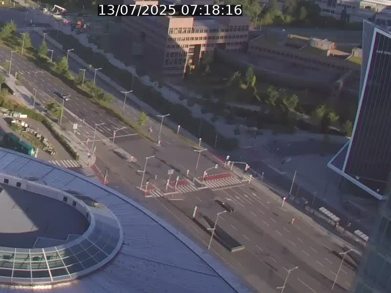 Webcam sur l'avenue John Fitzgerald Kennedy (N51) avec vue sur le Pont rouge (Pont Grande Duchesse Charlotte), l'arrêt Pfaffenthal et l'entrée du quartier Kirchberg