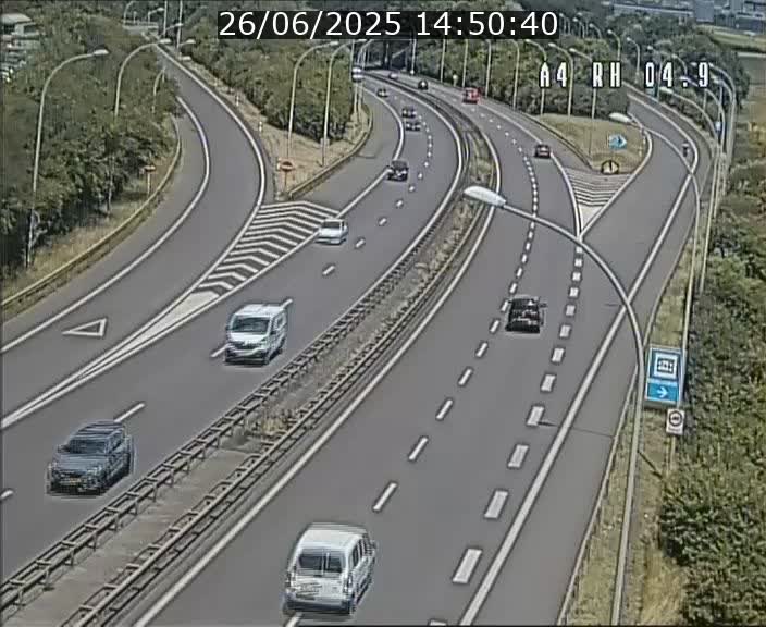 Traffic live webcam Luxembourg Leudelange - A4 - BK 4.9 - direction Luxembourg