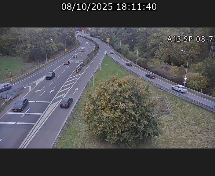 Traffic live webcam Luxembourg Jonction Lankelz - A13 direction Pétange - BK 8.7 