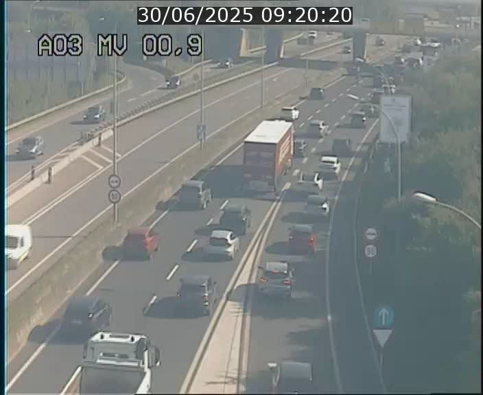 Traffic live webcam Luxembourg Croix de Gasperich - A3 - BK 0.4 - direction Luxembourg