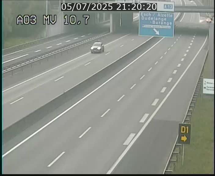 Traffic live webcam Luxembourg Croix de Bettembourg - A3 - BK 10.7 - direction France