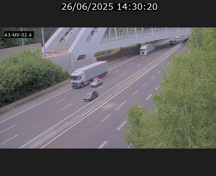 Webcam autoroute de la France (A3) au Luxembourg à Fentange, à proximité de la Croix de Gasperich. Vue orientée vers la Cloche d'Or