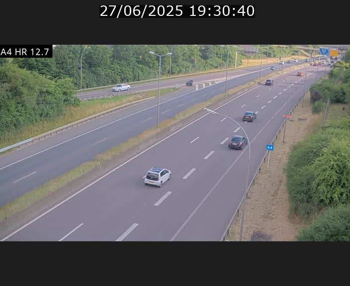 Traffic live webcam Luxembourg Esch sur Alzette - A4 - BK 12.7 - direction Esch-Belval