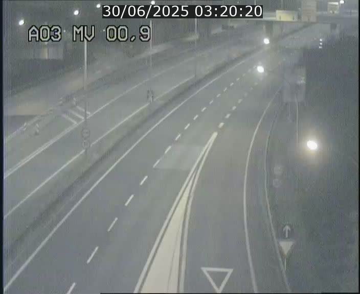 Traffic live webcam Luxembourg Croix de Gasperich - A3 - BK 0.4 - direction Luxembourg