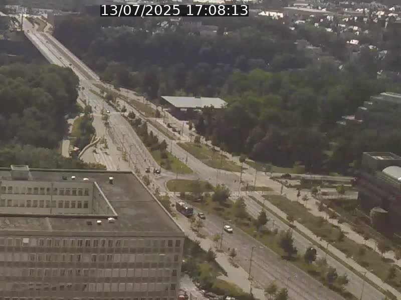 Webcam sur l'avenue John Fitzgerald Kennedy (N51) avec vue sur le Pont rouge (Pont Grande Duchesse Charlotte), l'arrêt Pfaffenthal et l'entrée du quartier Kirchberg