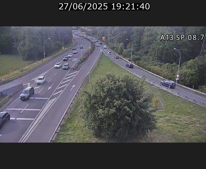 Traffic live webcam Luxembourg Jonction Lankelz - A13 direction Pétange - BK 8.7 