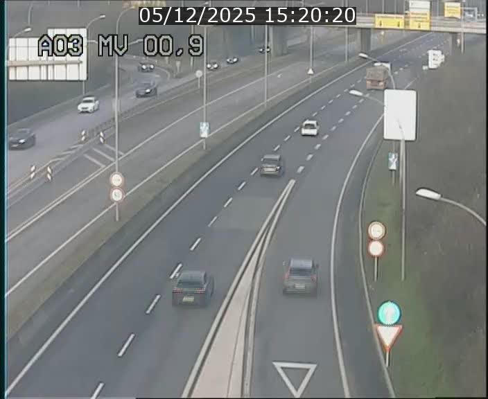 Traffic live webcam Luxembourg Croix de Gasperich - A3 - BK 0.4 - direction Luxembourg
