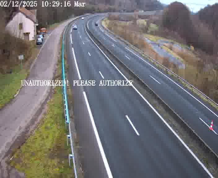 Webcam sur la D910 située dans la Côte des 4 vents. Vue orientée vers le bas, vers Saint-Avold.