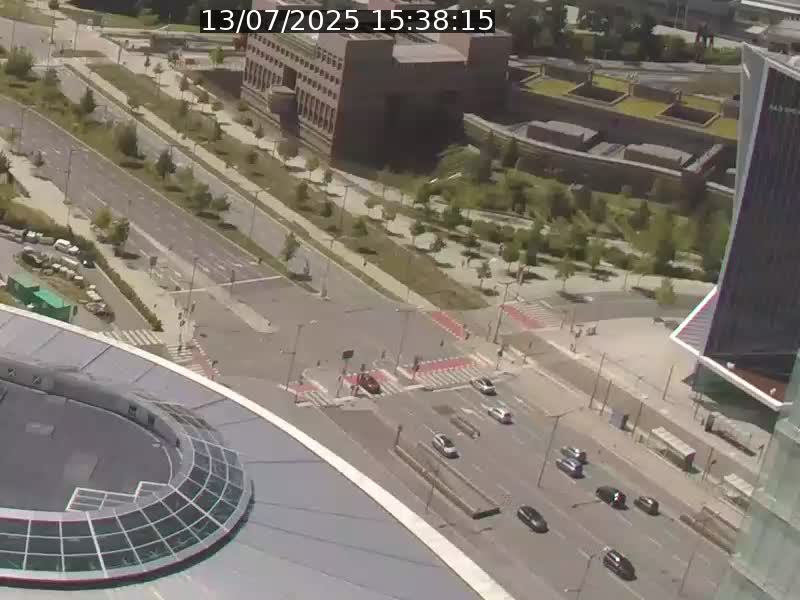 Webcam sur l'avenue John Fitzgerald Kennedy (N51) avec vue sur le Pont rouge (Pont Grande Duchesse Charlotte), l'arrêt Pfaffenthal et l'entrée du quartier Kirchberg