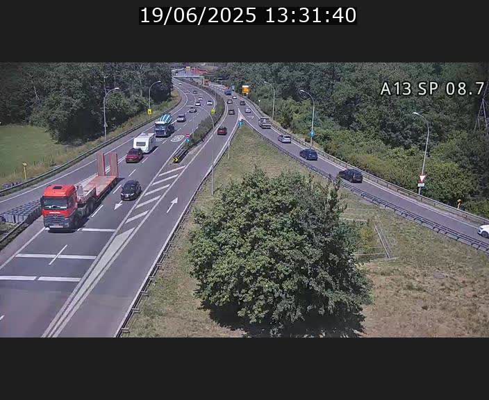 Traffic live webcam Luxembourg Jonction Lankelz - A13 direction Pétange - BK 8.7 
