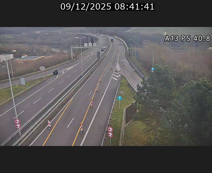 Webcam autoroute A13 à la sortie est du tunnel Markusbierg à Schengen. Vue sur le pont de la Moselle, vers l'Allemagne