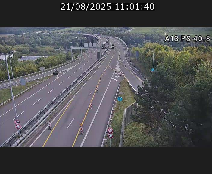 Webcam autoroute A13 à la sortie est du tunnel Markusbierg à Schengen. Vue sur le pont de la Moselle, vers l'Allemagne