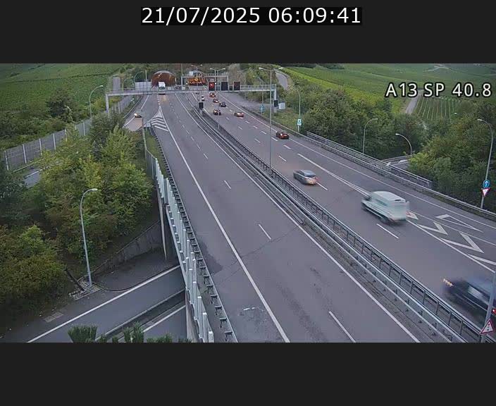 Webcam avec vue sur l'entrée côté allemand du tunnel Markusbierg à Schengen. Vue orientée vers le tunnel et Bettembourg