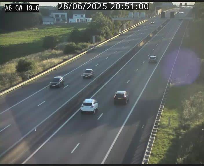 Traffic live webcam Luxembourg - Steinfort - A6 - BK 19.6 - direction Belgique