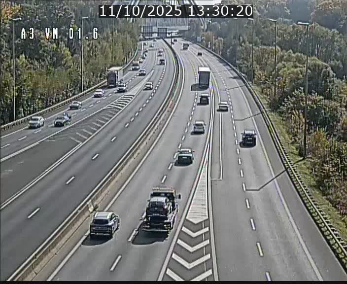Traffic live webcam Luxembourg - Croix de Gasperich - A3 - BK 1.6 - direction France/Aire de Berchem