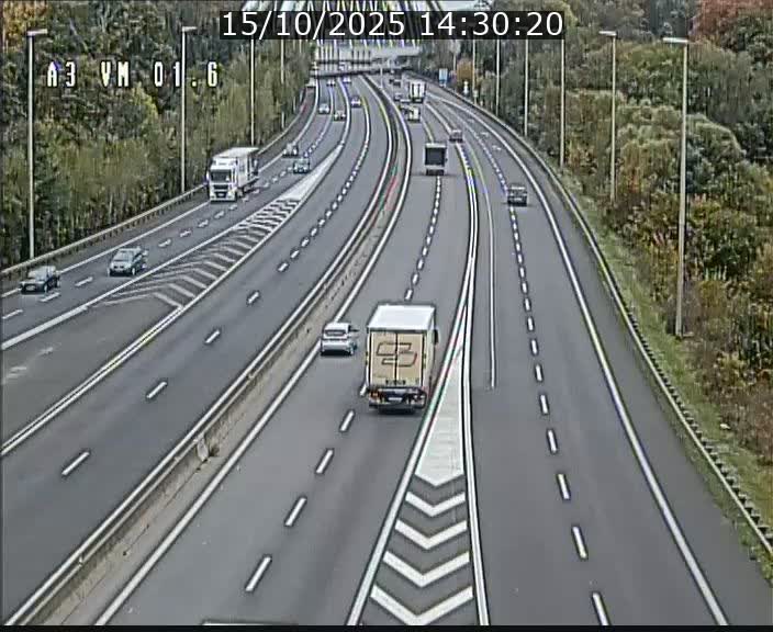 Traffic live webcam Luxembourg - Croix de Gasperich - A3 - BK 1.6 - direction France/Aire de Berchem