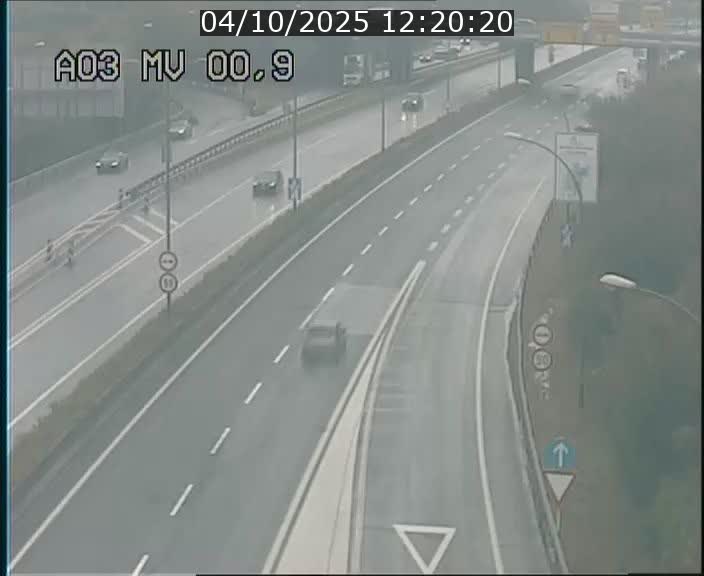 Traffic live webcam Luxembourg Croix de Gasperich - A3 - BK 0.4 - direction Luxembourg
