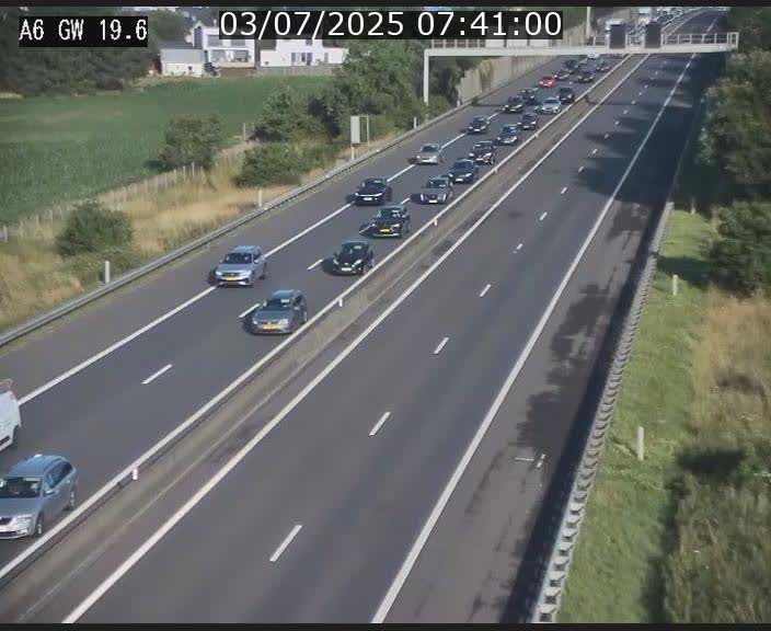 Traffic live webcam Luxembourg - Steinfort - A6 - BK 19.6 - direction Belgique