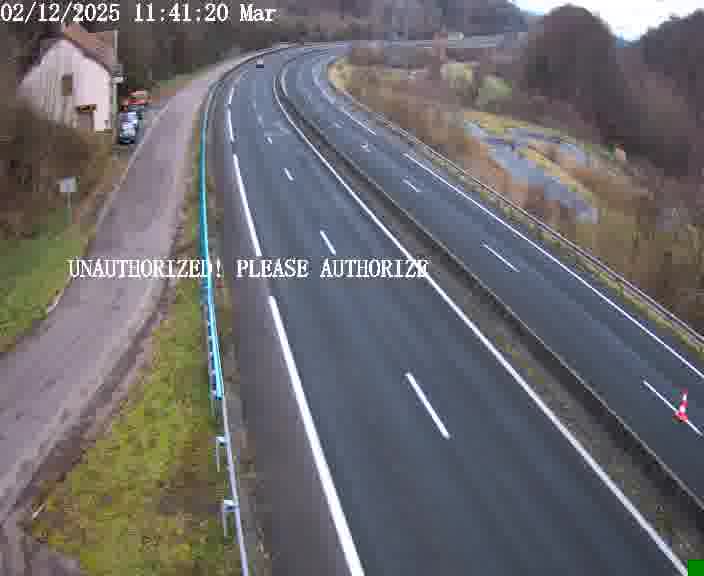 Webcam sur la D910 située dans la Côte des 4 vents. Vue orientée vers le bas, vers Saint-Avold.